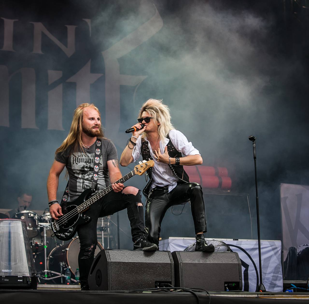 První den vyprodaného Metalfestu. Vystoupily kapely Hammerfall, Powerwolf, Amorphis, Axxis i česká ikona Törr