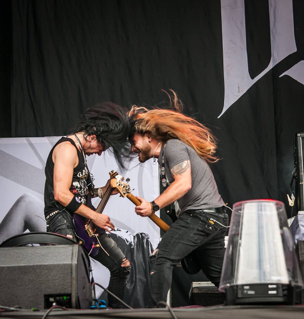 První den vyprodaného Metalfestu. Vystoupily kapely Hammerfall, Powerwolf, Amorphis, Axxis i česká ikona Törr