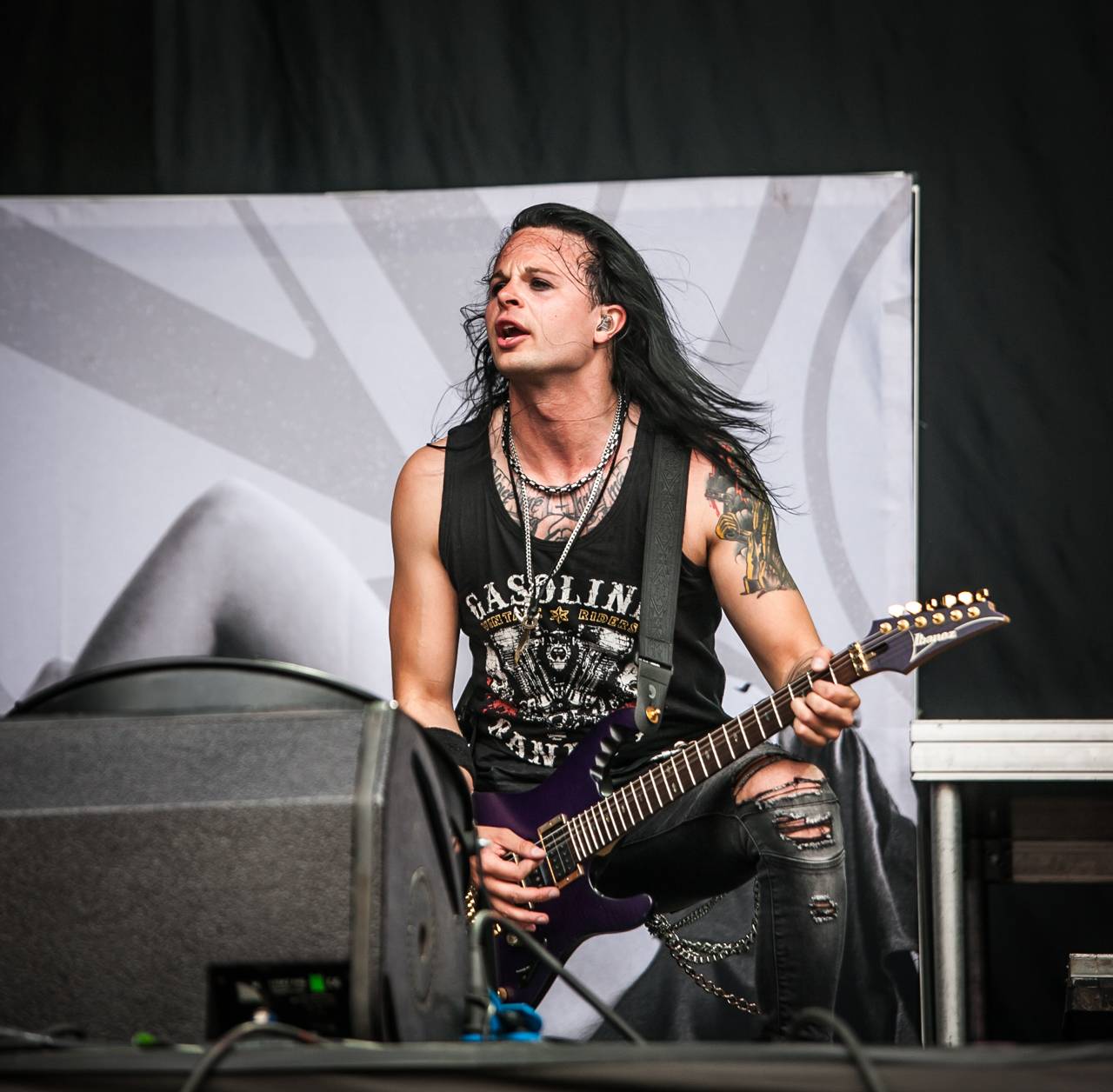 První den vyprodaného Metalfestu. Vystoupily kapely Hammerfall, Powerwolf, Amorphis, Axxis i česká ikona Törr