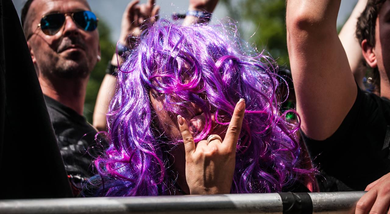 První den vyprodaného Metalfestu. Vystoupily kapely Hammerfall, Powerwolf, Amorphis, Axxis i česká ikona Törr