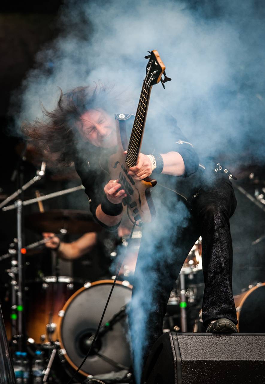 První den vyprodaného Metalfestu. Vystoupily kapely Hammerfall, Powerwolf, Amorphis, Axxis i česká ikona Törr