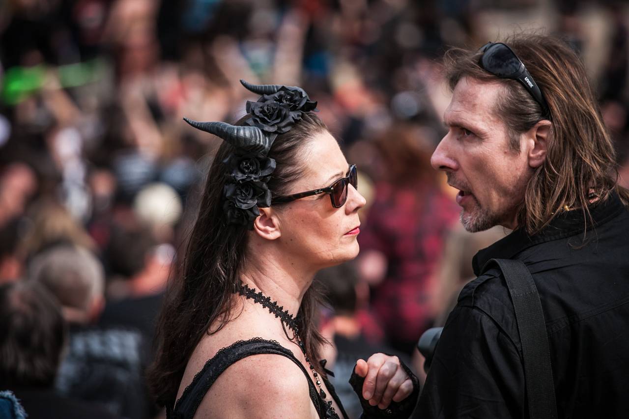 První den vyprodaného Metalfestu. Vystoupily kapely Hammerfall, Powerwolf, Amorphis, Axxis i česká ikona Törr