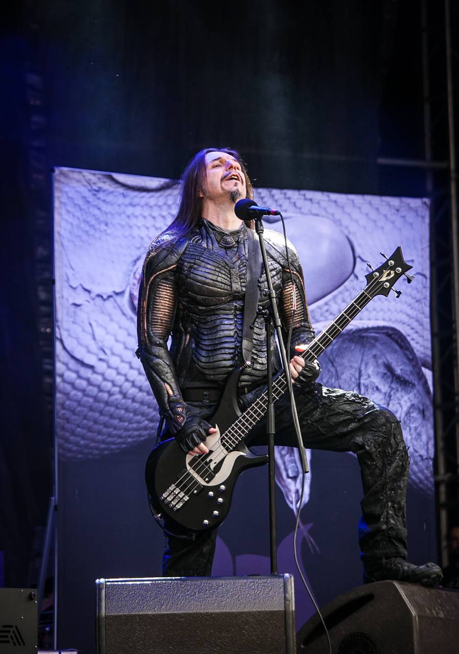 První den vyprodaného Metalfestu. Vystoupily kapely Hammerfall, Powerwolf, Amorphis, Axxis i česká ikona Törr