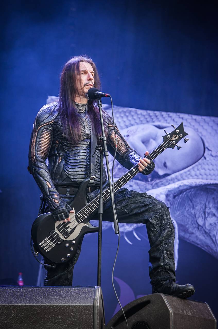 První den vyprodaného Metalfestu. Vystoupily kapely Hammerfall, Powerwolf, Amorphis, Axxis i česká ikona Törr