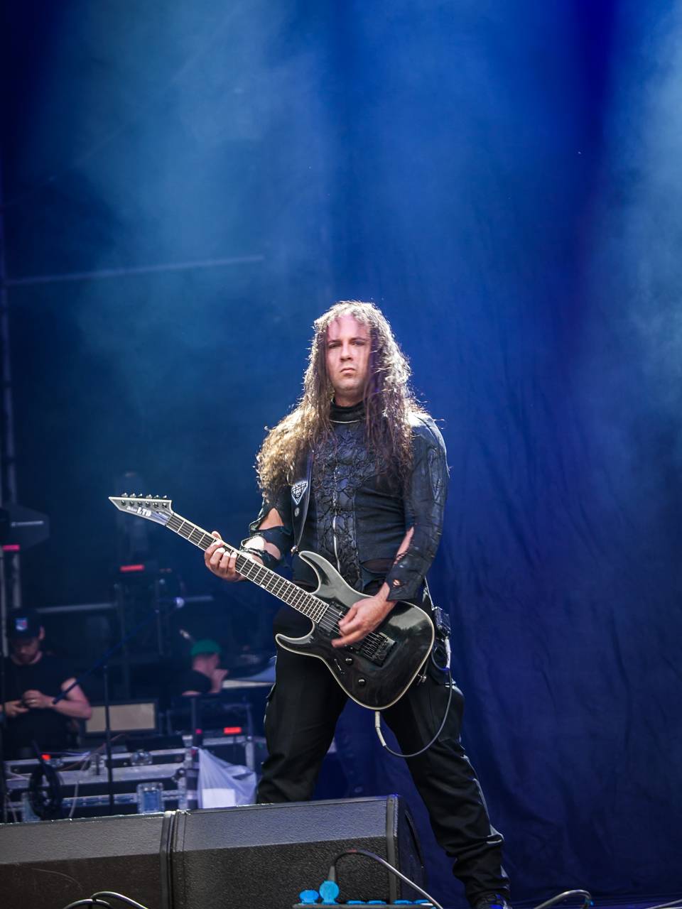 První den vyprodaného Metalfestu. Vystoupily kapely Hammerfall, Powerwolf, Amorphis, Axxis i česká ikona Törr