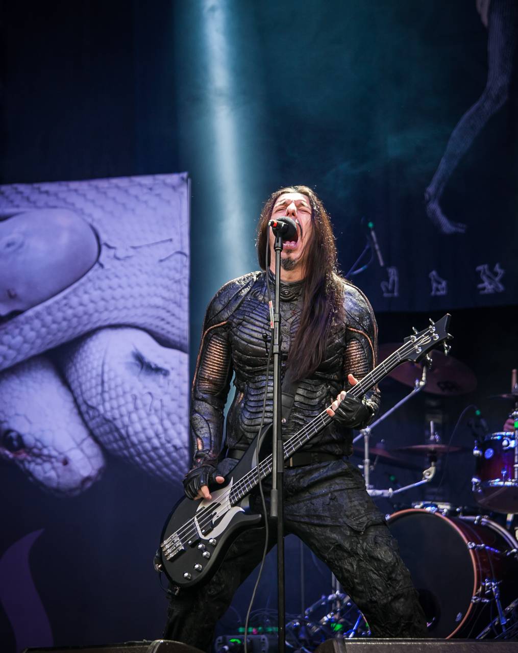 První den vyprodaného Metalfestu. Vystoupily kapely Hammerfall, Powerwolf, Amorphis, Axxis i česká ikona Törr