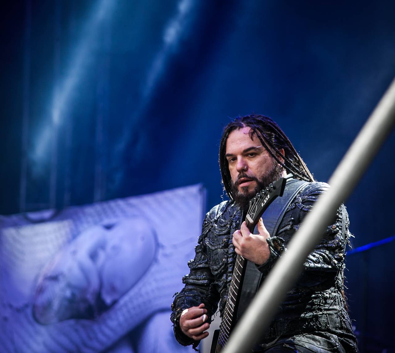 První den vyprodaného Metalfestu. Vystoupily kapely Hammerfall, Powerwolf, Amorphis, Axxis i česká ikona Törr