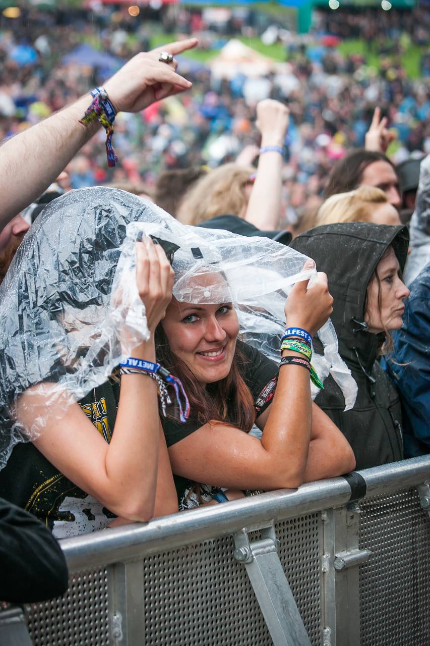 První den vyprodaného Metalfestu. Vystoupily kapely Hammerfall, Powerwolf, Amorphis, Axxis i česká ikona Törr