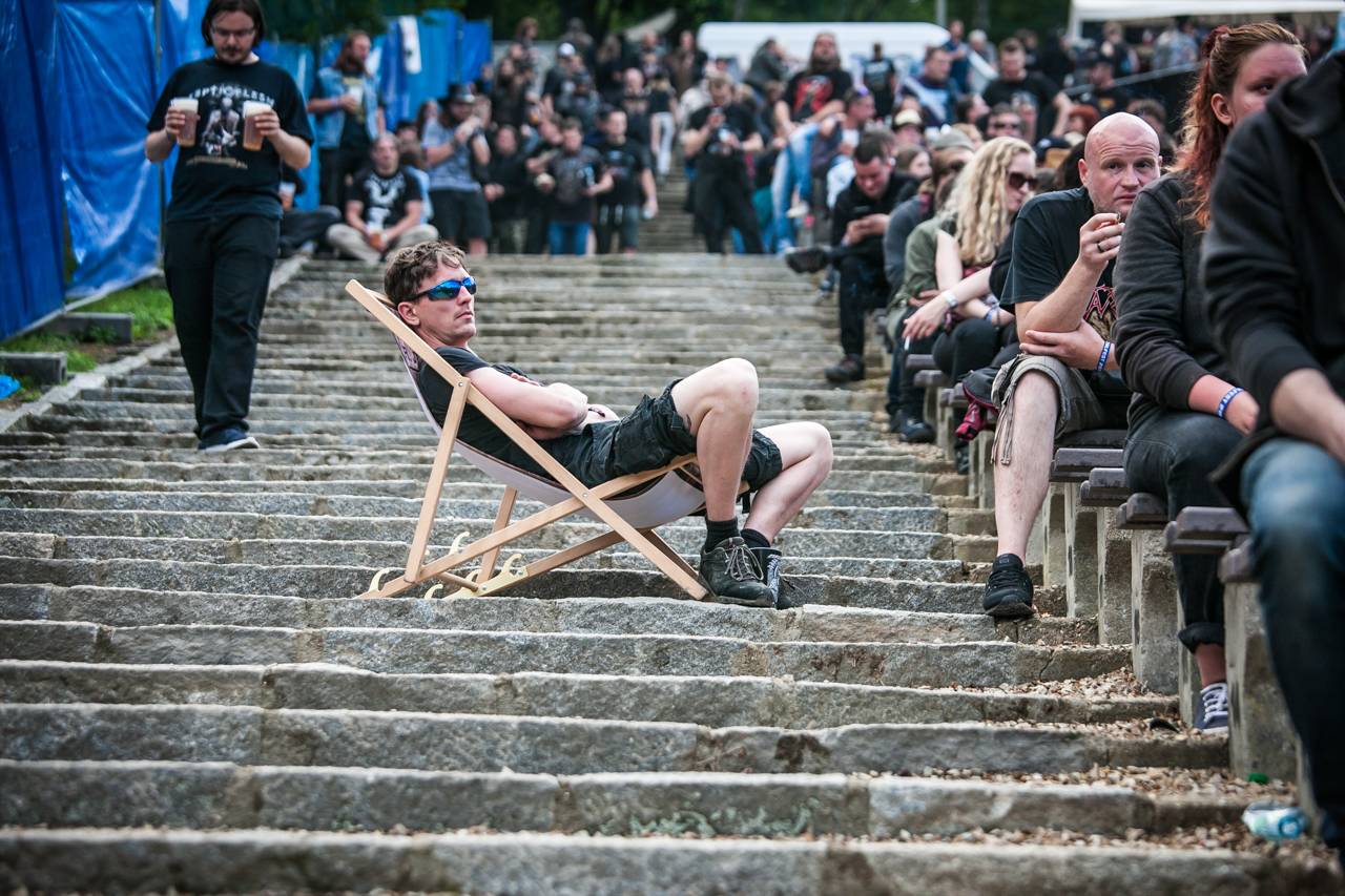 První den vyprodaného Metalfestu. Vystoupily kapely Hammerfall, Powerwolf, Amorphis, Axxis i česká ikona Törr