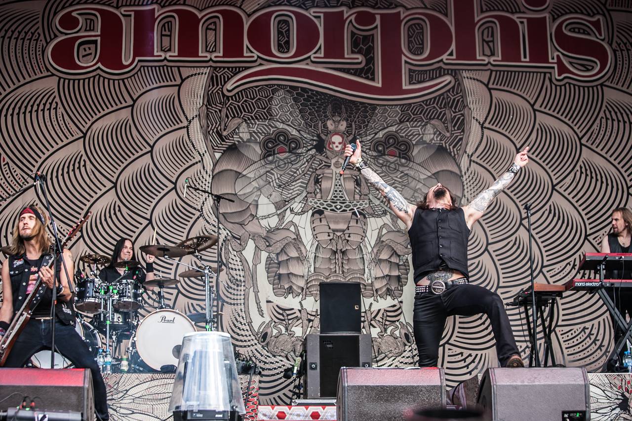 První den vyprodaného Metalfestu. Vystoupily kapely Hammerfall, Powerwolf, Amorphis, Axxis i česká ikona Törr