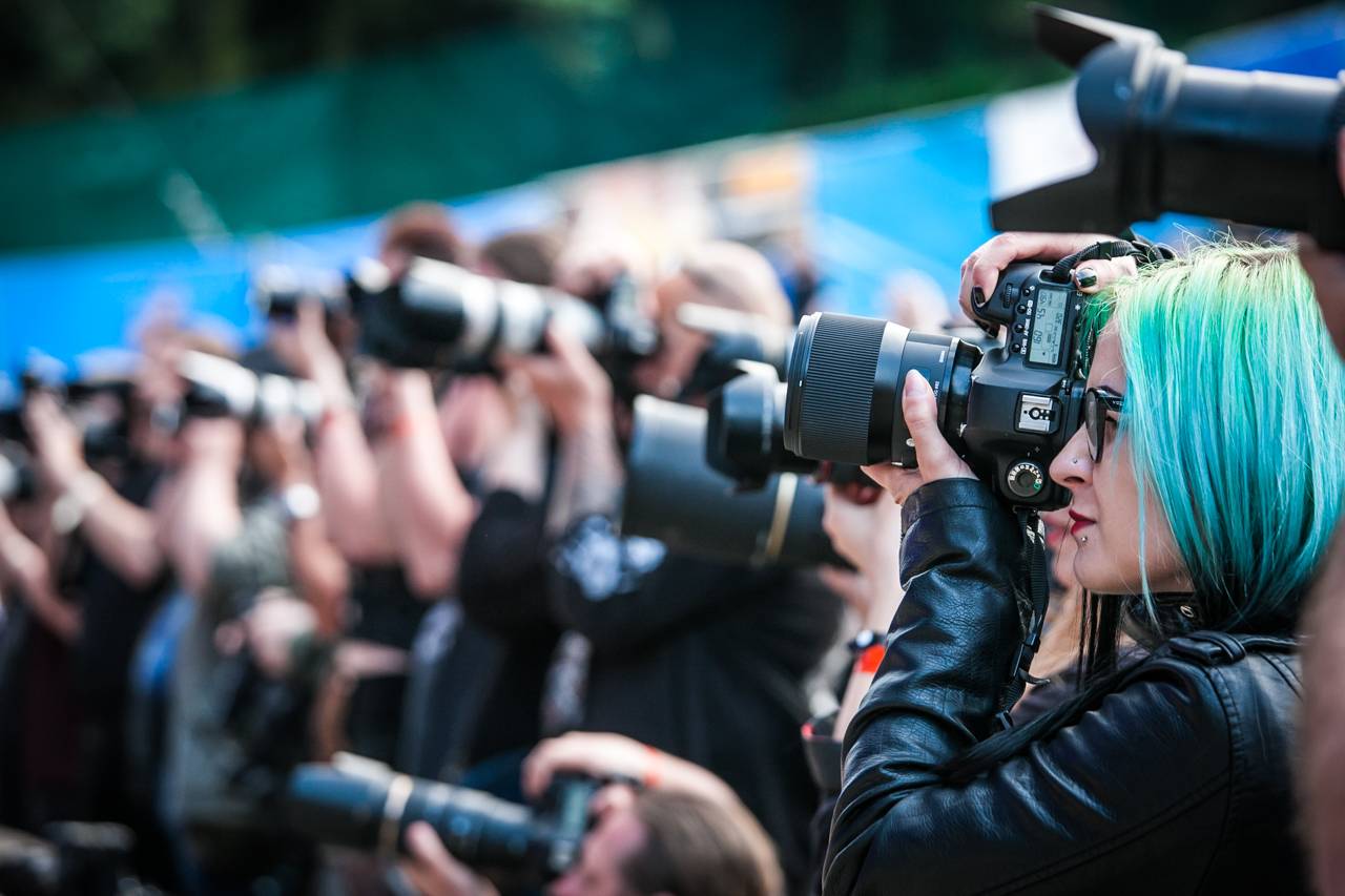 První den vyprodaného Metalfestu. Vystoupily kapely Hammerfall, Powerwolf, Amorphis, Axxis i česká ikona Törr