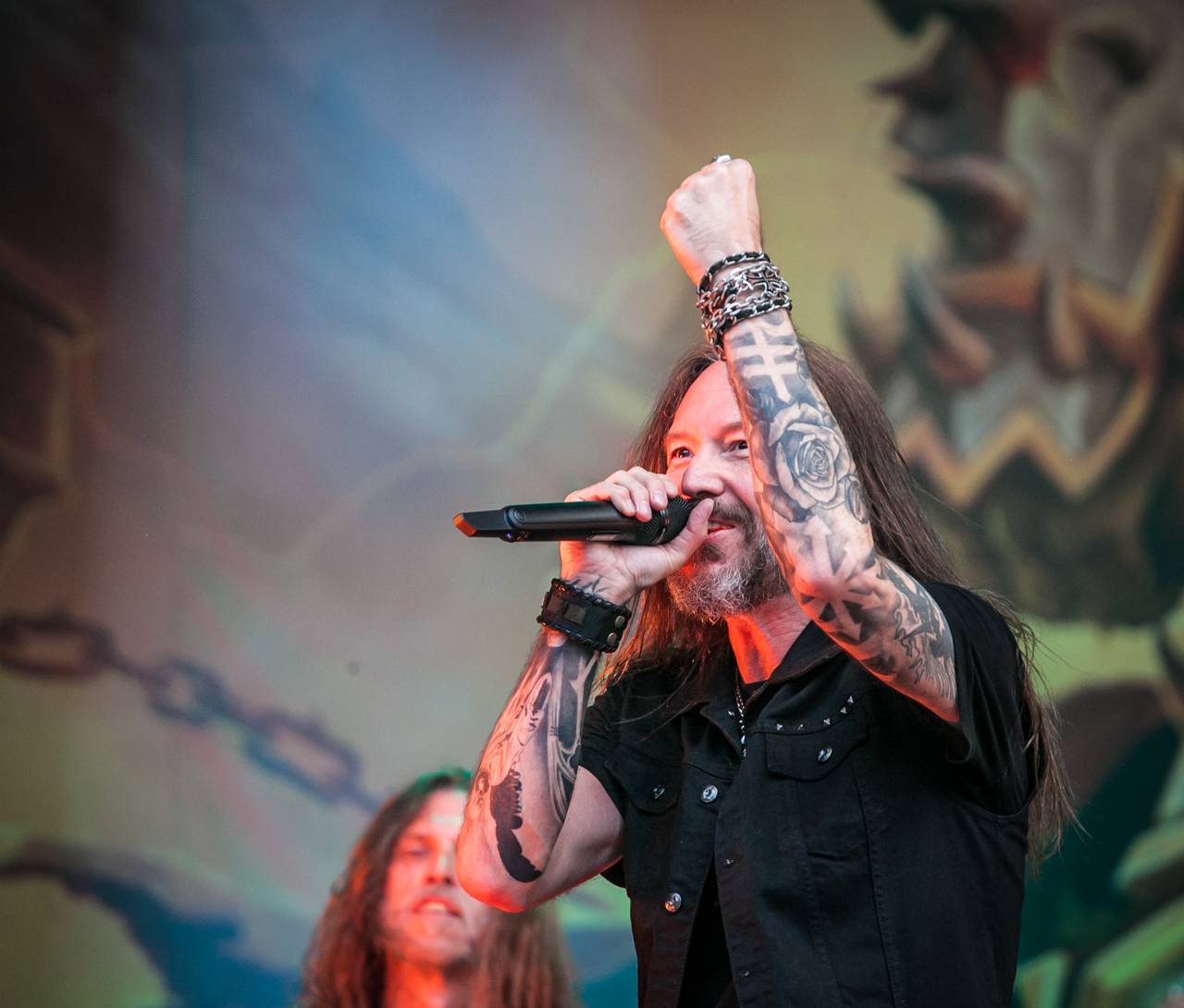 První den vyprodaného Metalfestu. Vystoupily kapely Hammerfall, Powerwolf, Amorphis, Axxis i česká ikona Törr