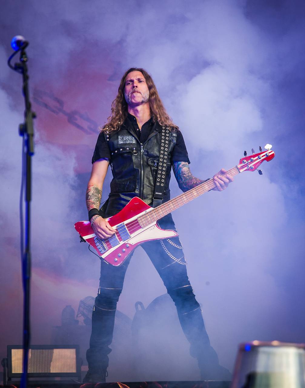 První den vyprodaného Metalfestu. Vystoupily kapely Hammerfall, Powerwolf, Amorphis, Axxis i česká ikona Törr