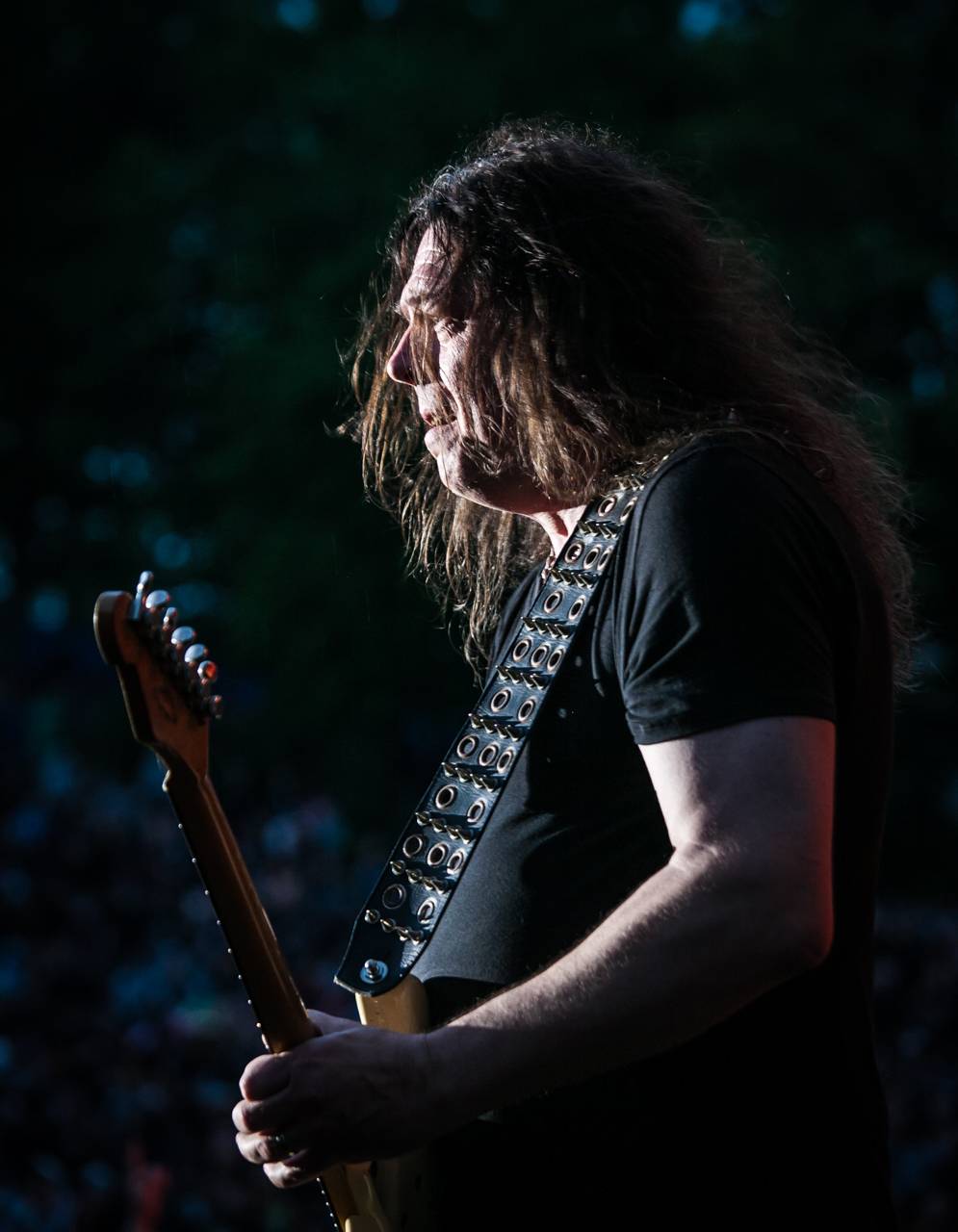 První den vyprodaného Metalfestu. Vystoupily kapely Hammerfall, Powerwolf, Amorphis, Axxis i česká ikona Törr