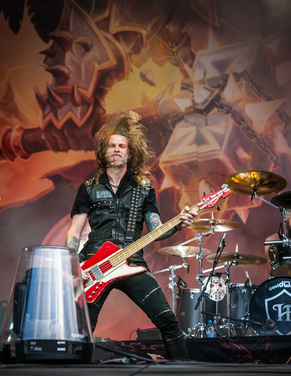 První den vyprodaného Metalfestu. Vystoupily kapely Hammerfall, Powerwolf, Amorphis, Axxis i česká ikona Törr