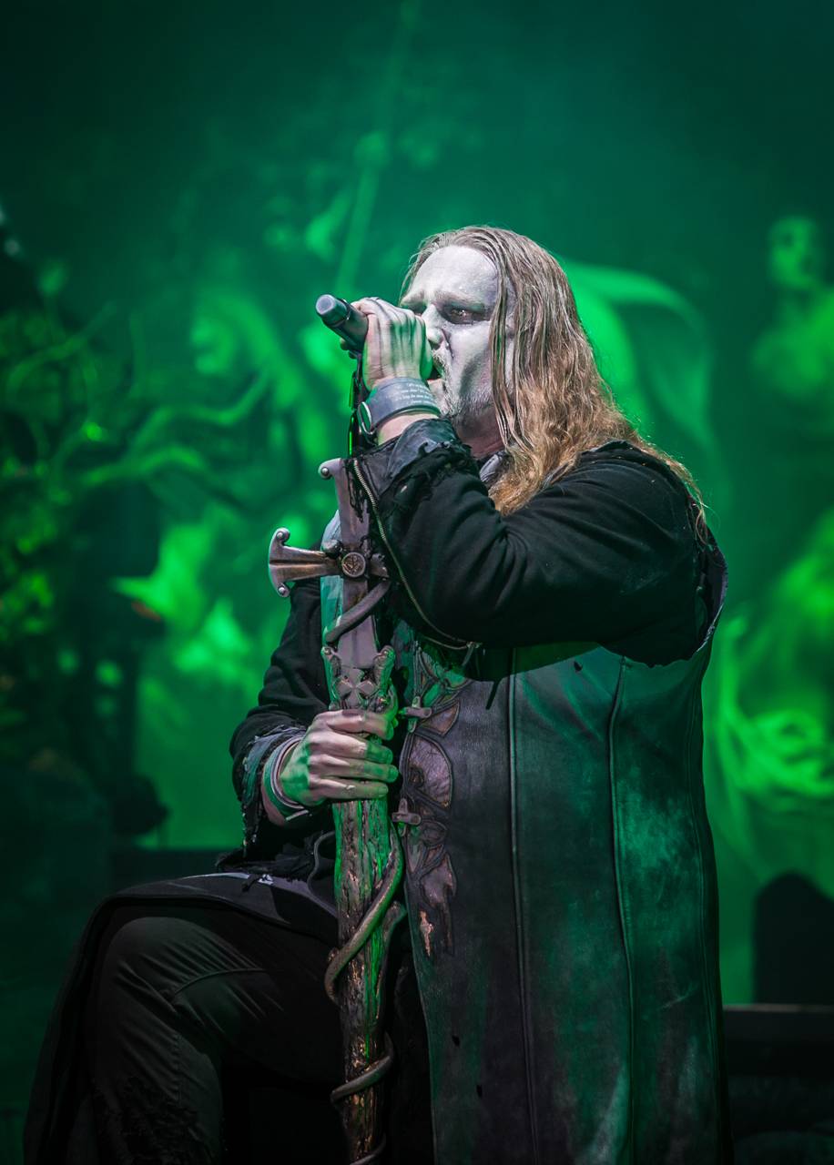 První den vyprodaného Metalfestu. Vystoupily kapely Hammerfall, Powerwolf, Amorphis, Axxis i česká ikona Törr