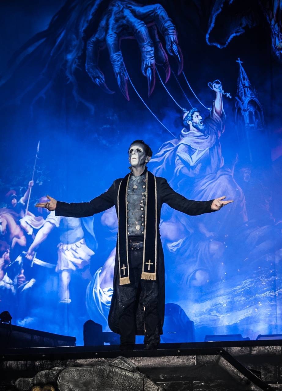 První den vyprodaného Metalfestu. Vystoupily kapely Hammerfall, Powerwolf, Amorphis, Axxis i česká ikona Törr