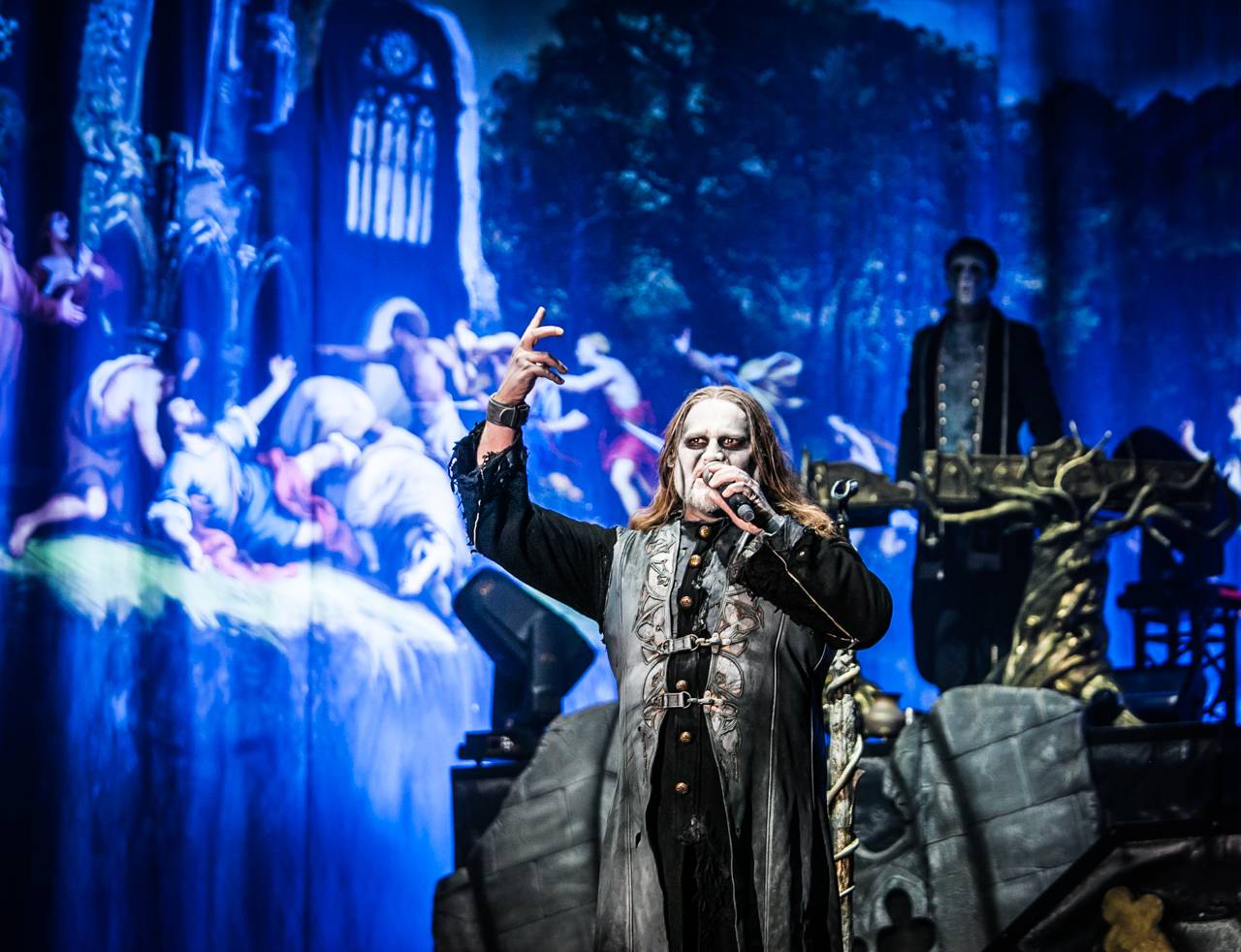 První den vyprodaného Metalfestu. Vystoupily kapely Hammerfall, Powerwolf, Amorphis, Axxis i česká ikona Törr