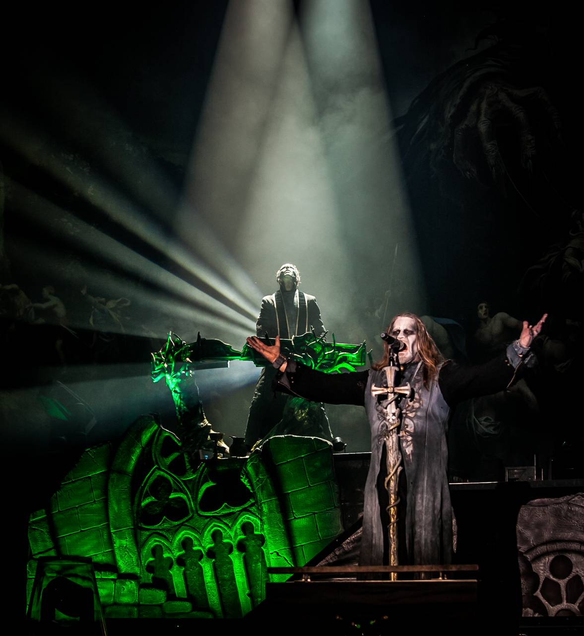 První den vyprodaného Metalfestu. Vystoupily kapely Hammerfall, Powerwolf, Amorphis, Axxis i česká ikona Törr