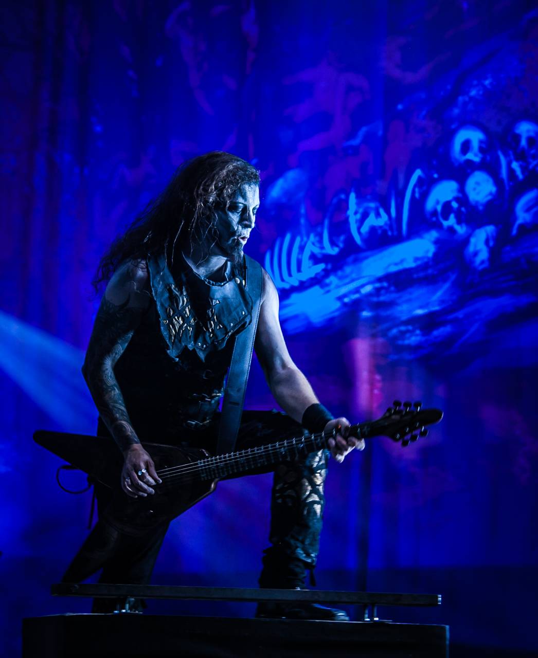 První den vyprodaného Metalfestu. Vystoupily kapely Hammerfall, Powerwolf, Amorphis, Axxis i česká ikona Törr