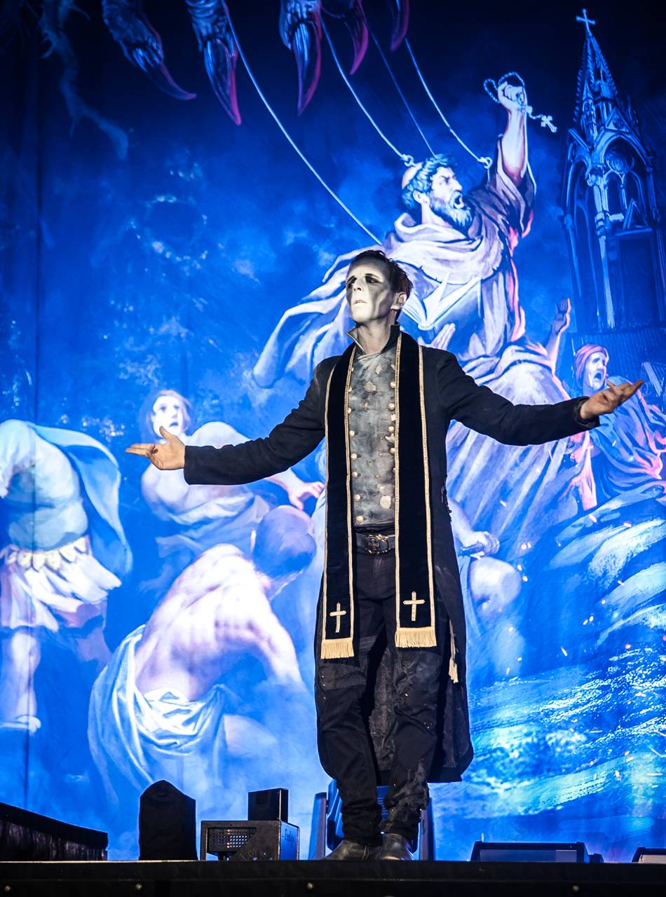 První den vyprodaného Metalfestu. Vystoupily kapely Hammerfall, Powerwolf, Amorphis, Axxis i česká ikona Törr