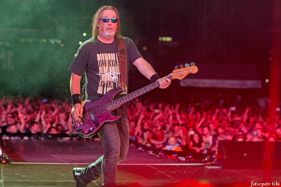 Kabát oslavil třicetiny na fotbalovém stadionu v Brně, tisíce fanoušků zpívaly rockové hity