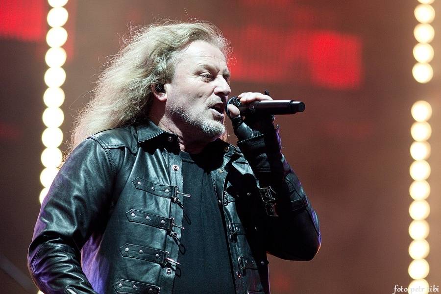 Kabát oslavil třicetiny na fotbalovém stadionu v Brně, tisíce fanoušků zpívaly rockové hity