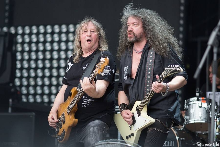 Kabát oslavil třicetiny na fotbalovém stadionu v Brně, tisíce fanoušků zpívaly rockové hity