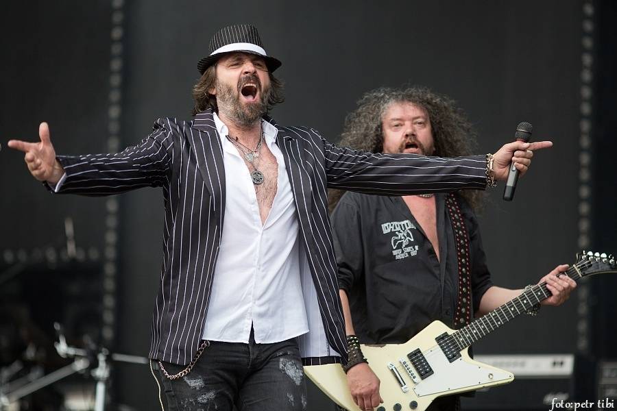 Kabát oslavil třicetiny na fotbalovém stadionu v Brně, tisíce fanoušků zpívaly rockové hity