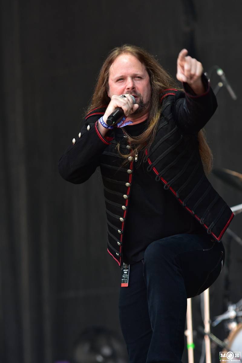 Metalfest v Plzni gradoval za pekelného počasí. Zahráli Arch Enemy, Almanac i Korpiklaani