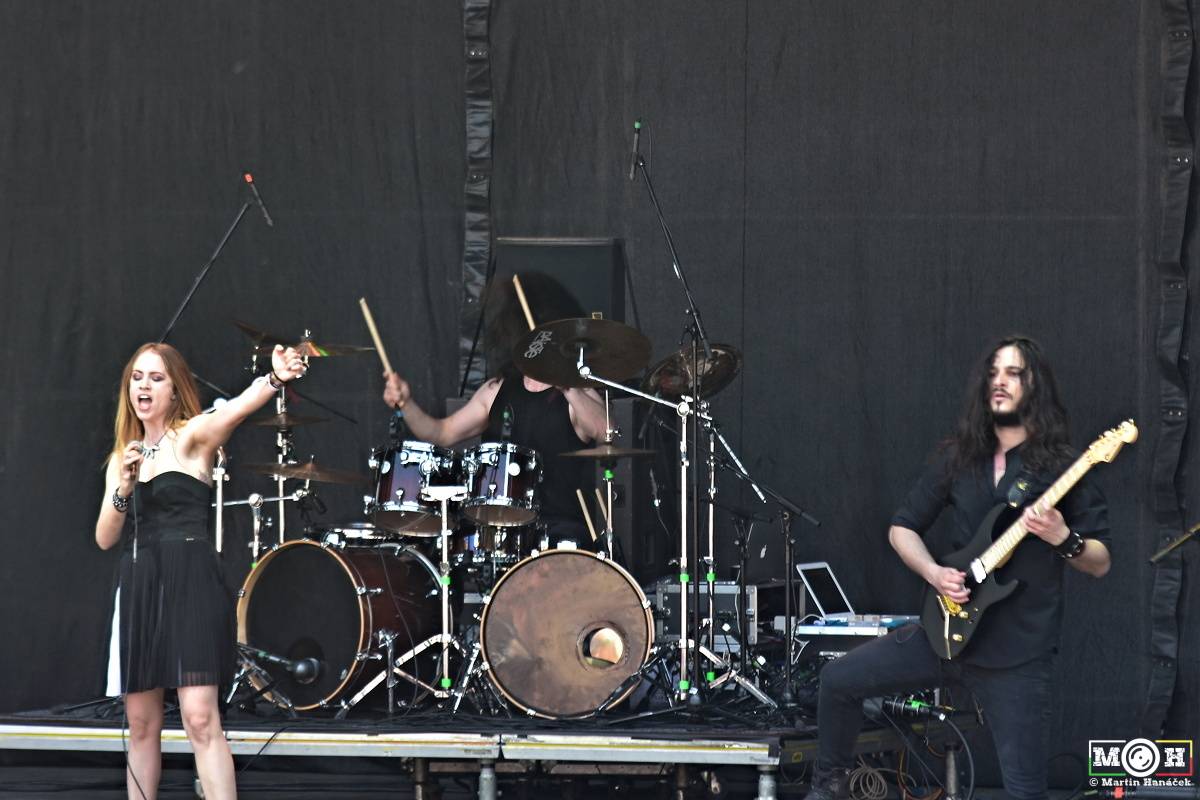 Metalfest v Plzni gradoval za pekelného počasí. Zahráli Arch Enemy, Almanac i Korpiklaani