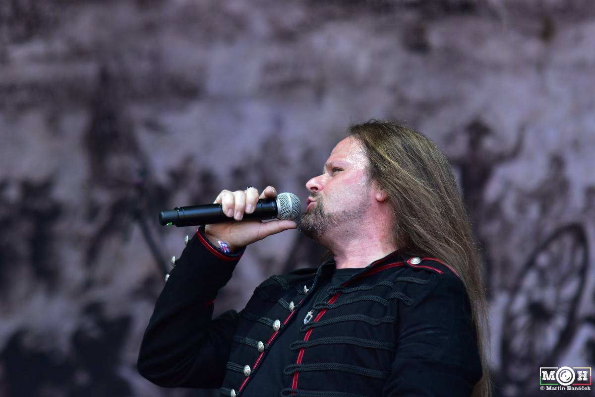 Metalfest v Plzni gradoval za pekelného počasí. Zahráli Arch Enemy, Almanac i Korpiklaani