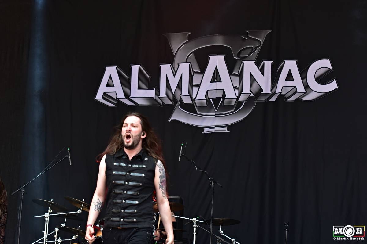 Metalfest v Plzni gradoval za pekelného počasí. Zahráli Arch Enemy, Almanac i Korpiklaani