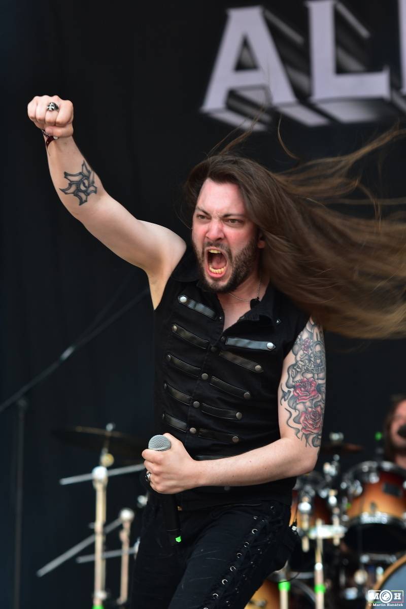 Metalfest v Plzni gradoval za pekelného počasí. Zahráli Arch Enemy, Almanac i Korpiklaani