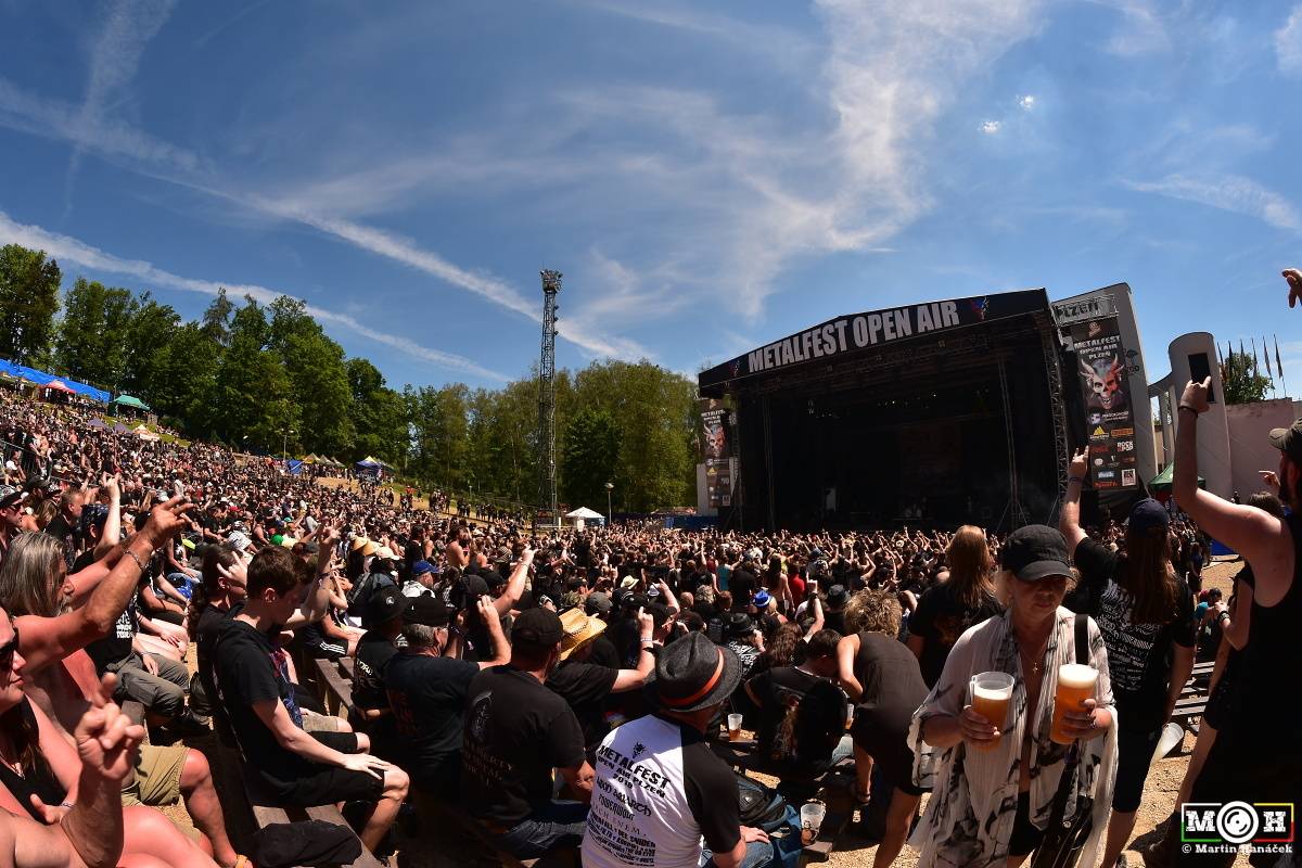 Metalfest v Plzni gradoval za pekelného počasí. Zahráli Arch Enemy, Almanac i Korpiklaani