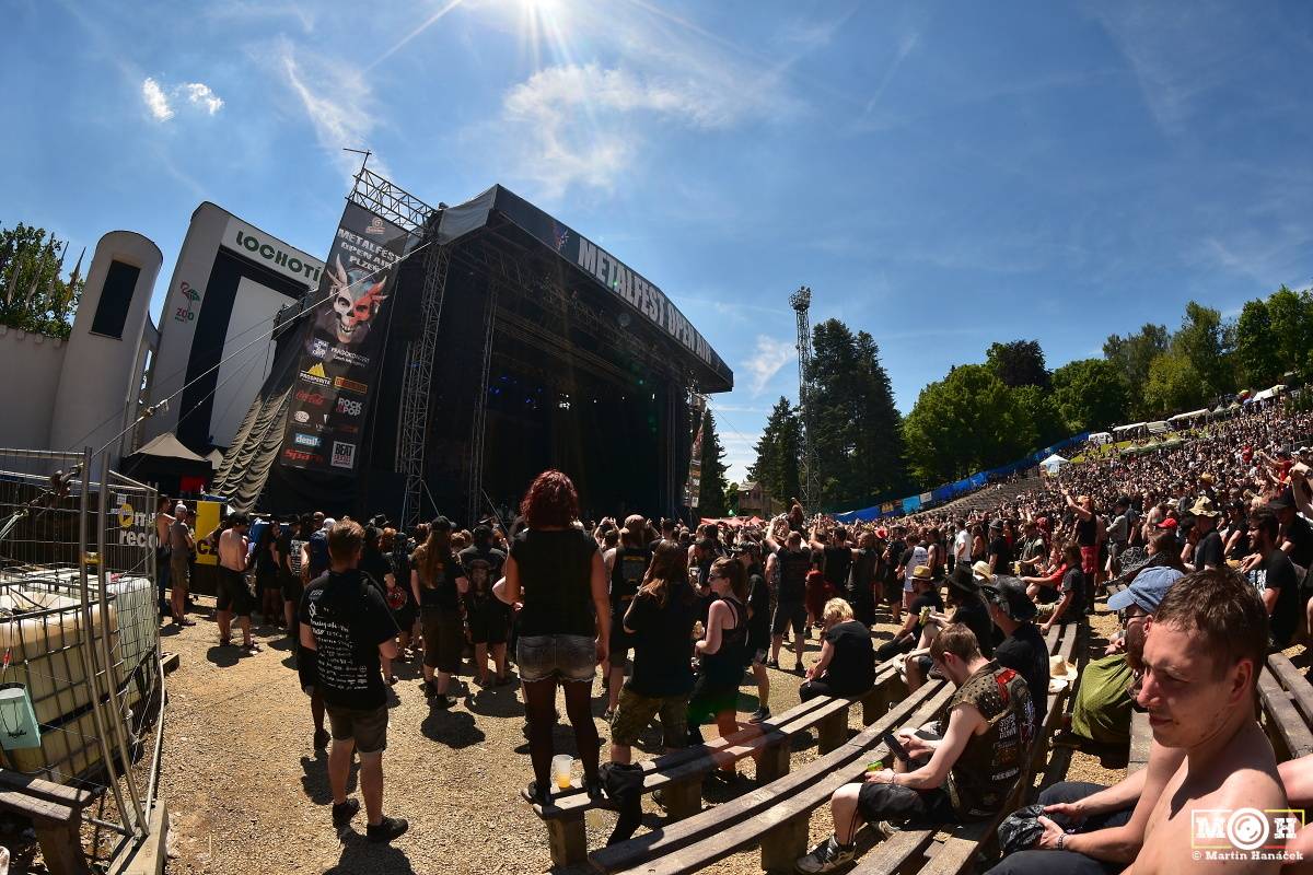 Metalfest v Plzni gradoval za pekelného počasí. Zahráli Arch Enemy, Almanac i Korpiklaani