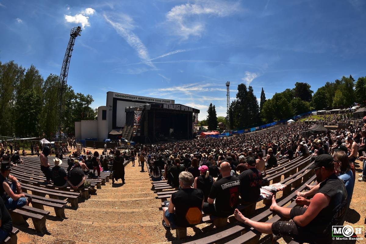 Metalfest v Plzni gradoval za pekelného počasí. Zahráli Arch Enemy, Almanac i Korpiklaani