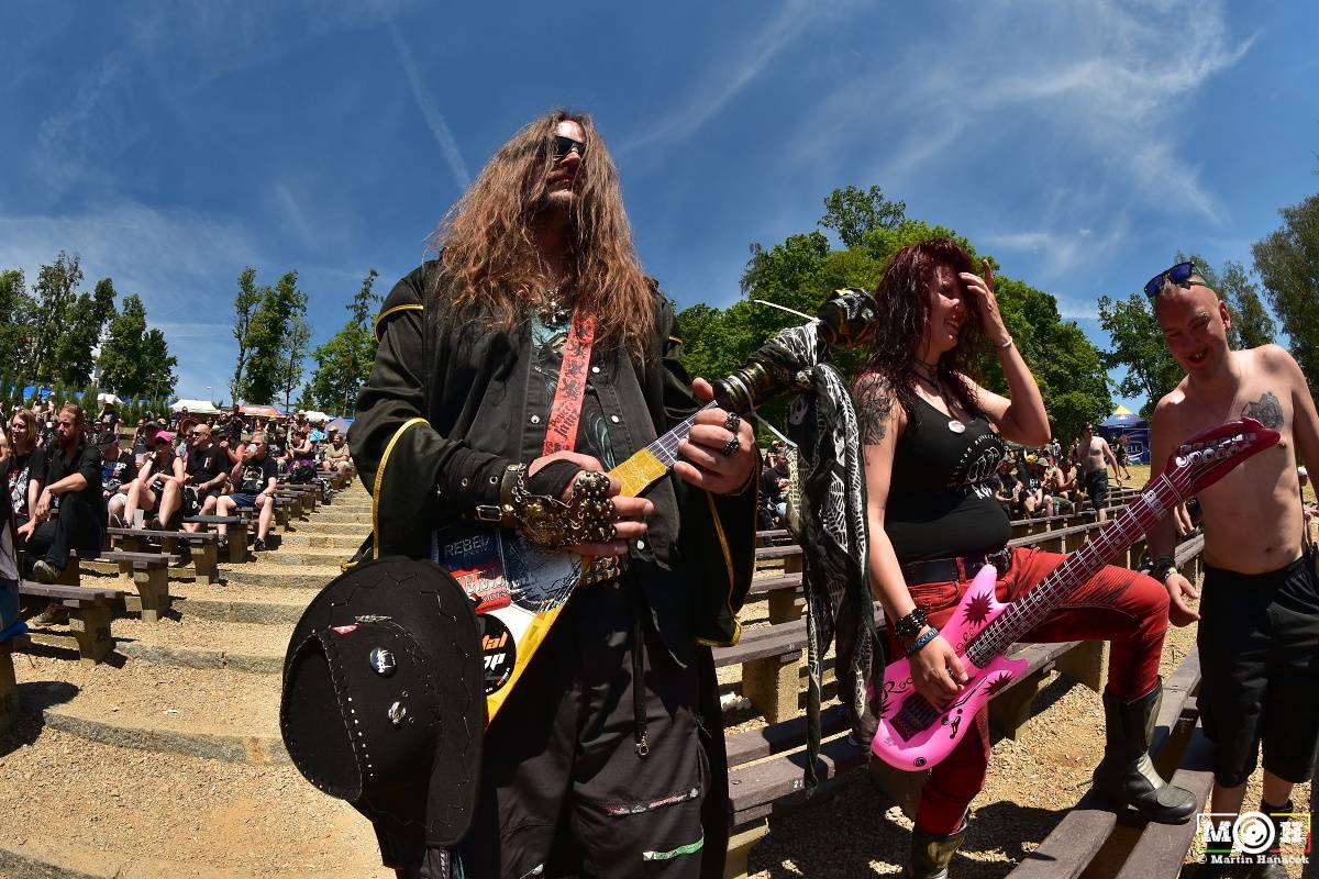 Metalfest v Plzni gradoval za pekelného počasí. Zahráli Arch Enemy, Almanac i Korpiklaani