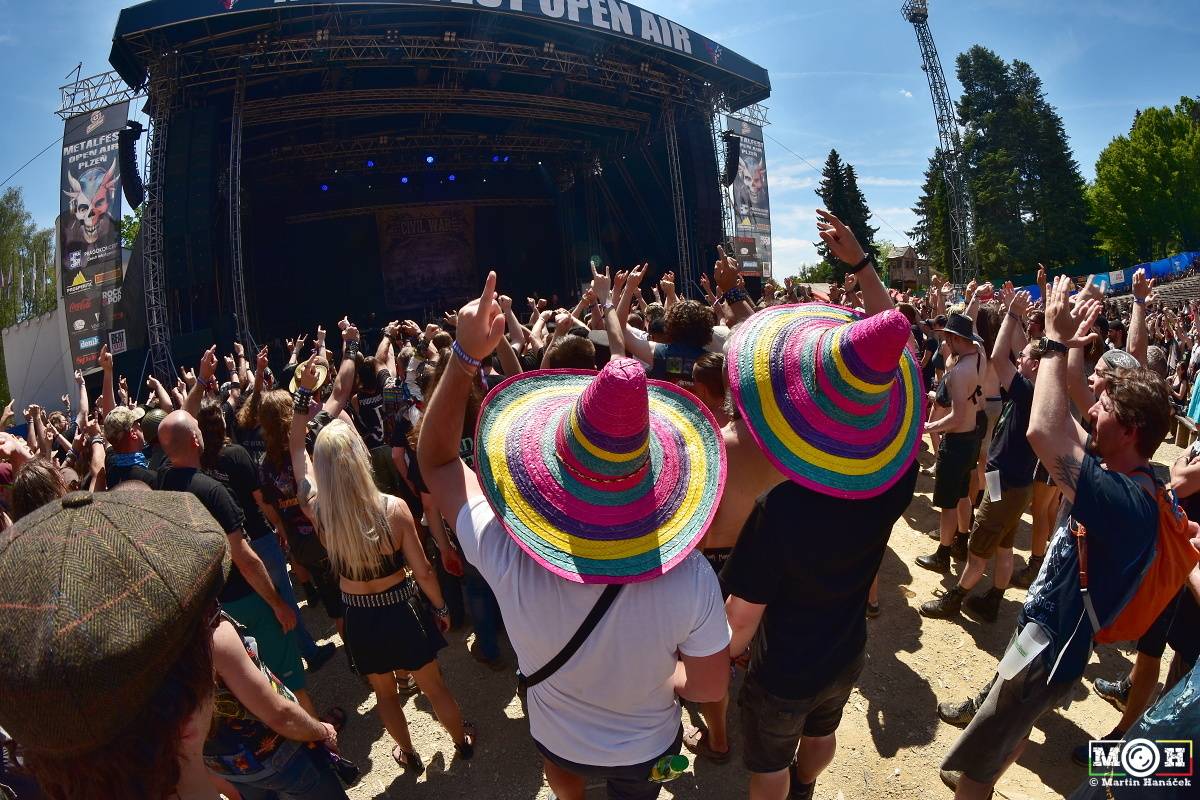 Metalfest v Plzni gradoval za pekelného počasí. Zahráli Arch Enemy, Almanac i Korpiklaani