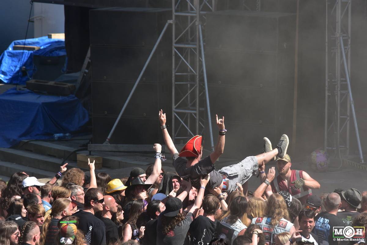 Metalfest v Plzni gradoval za pekelného počasí. Zahráli Arch Enemy, Almanac i Korpiklaani