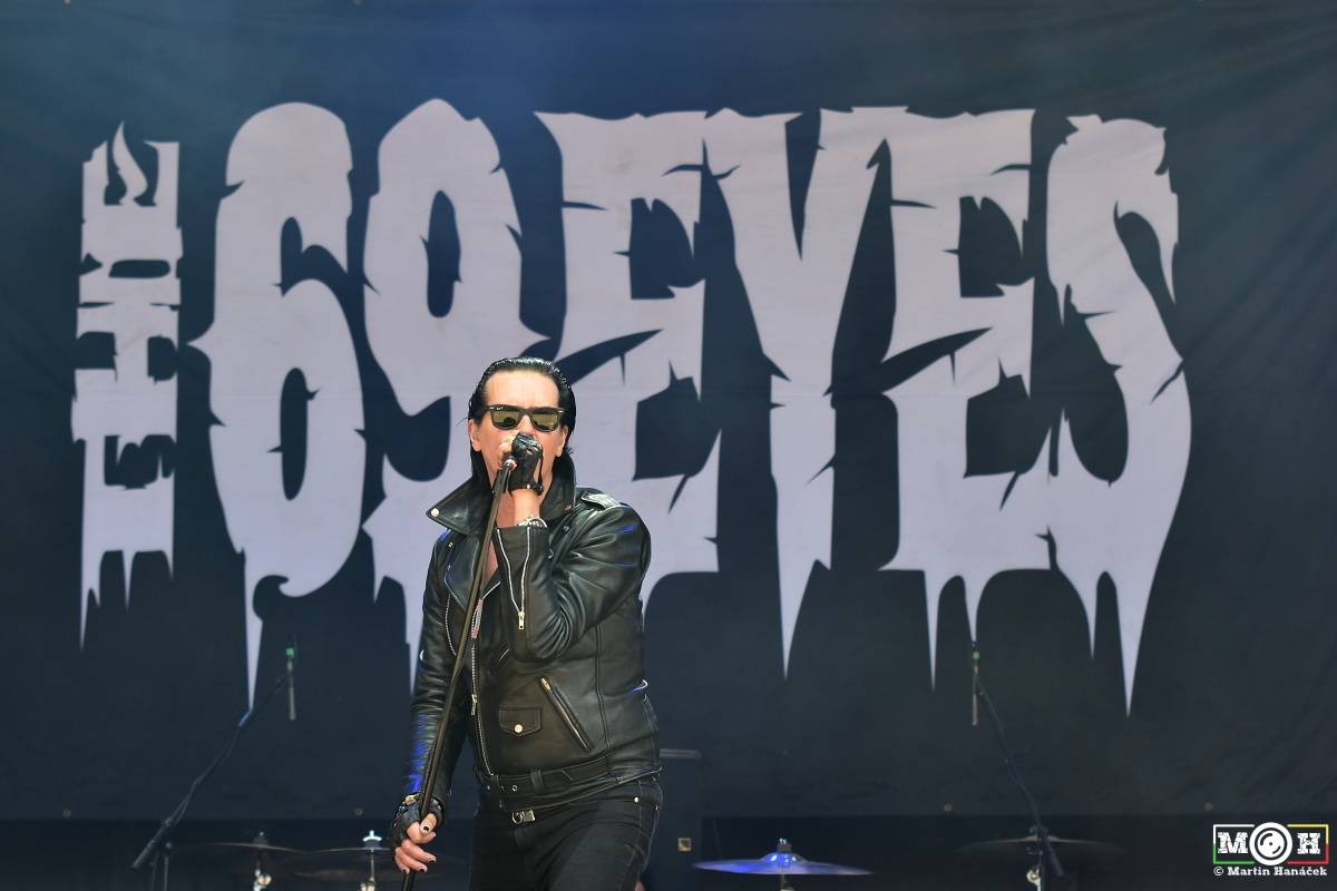 Metalfest v Plzni gradoval za pekelného počasí. Zahráli Arch Enemy, Almanac i Korpiklaani