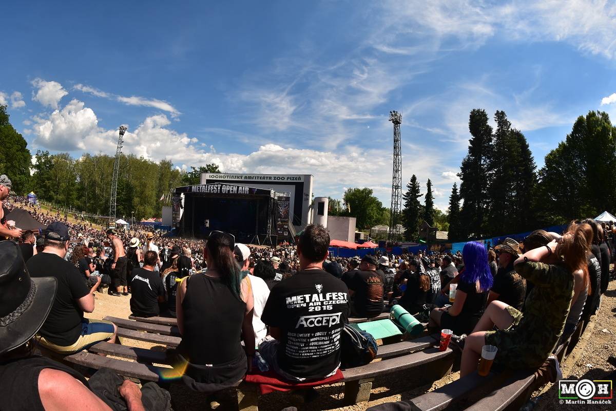 Metalfest v Plzni gradoval za pekelného počasí. Zahráli Arch Enemy, Almanac i Korpiklaani