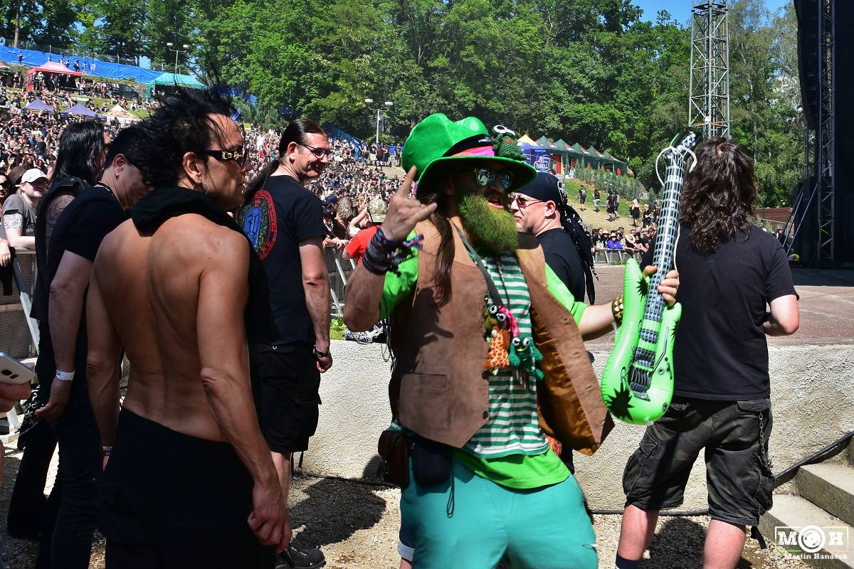 Metalfest v Plzni gradoval za pekelného počasí. Zahráli Arch Enemy, Almanac i Korpiklaani