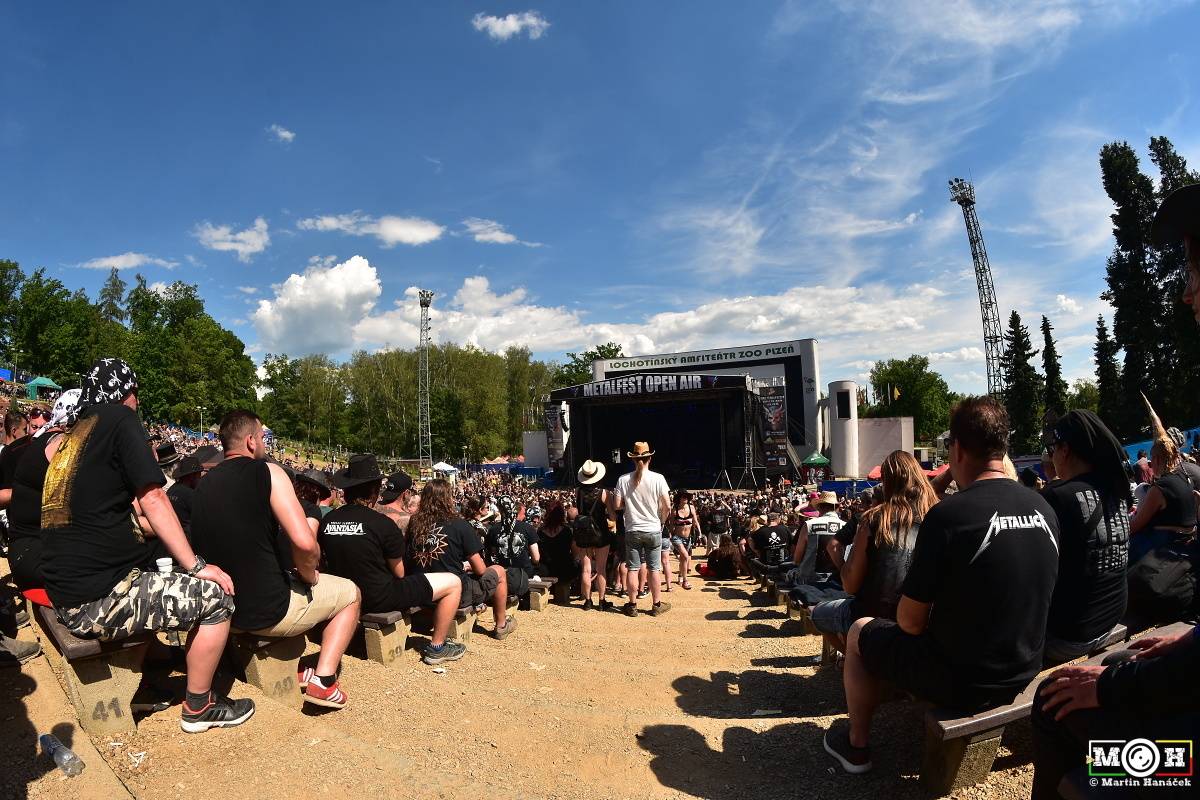 Metalfest v Plzni gradoval za pekelného počasí. Zahráli Arch Enemy, Almanac i Korpiklaani