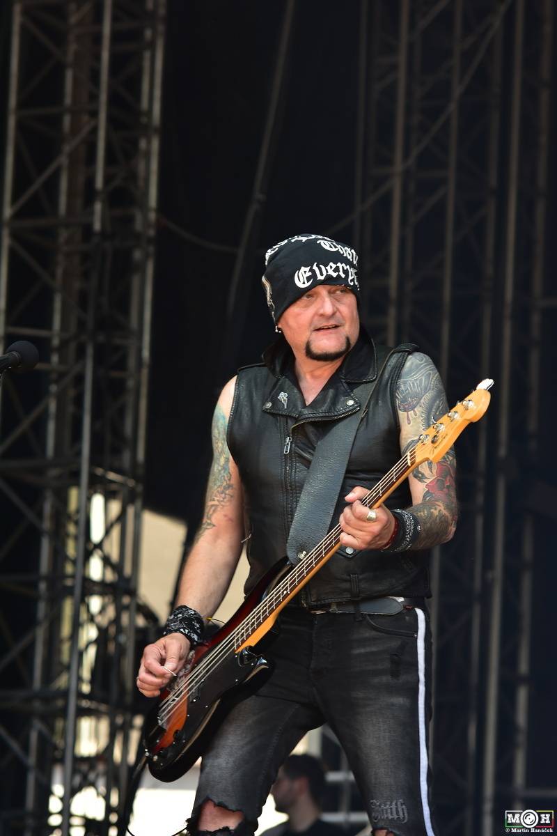 Metalfest v Plzni gradoval za pekelného počasí. Zahráli Arch Enemy, Almanac i Korpiklaani