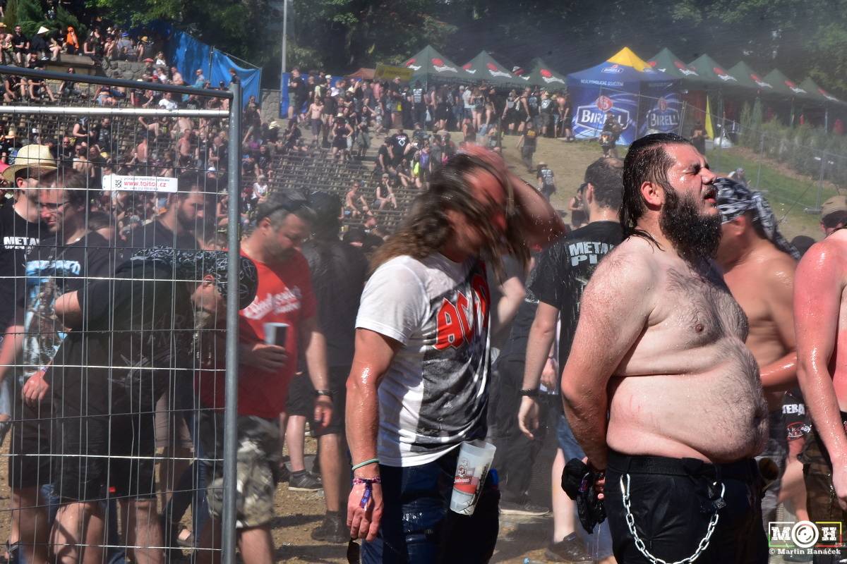 Metalfest v Plzni gradoval za pekelného počasí. Zahráli Arch Enemy, Almanac i Korpiklaani