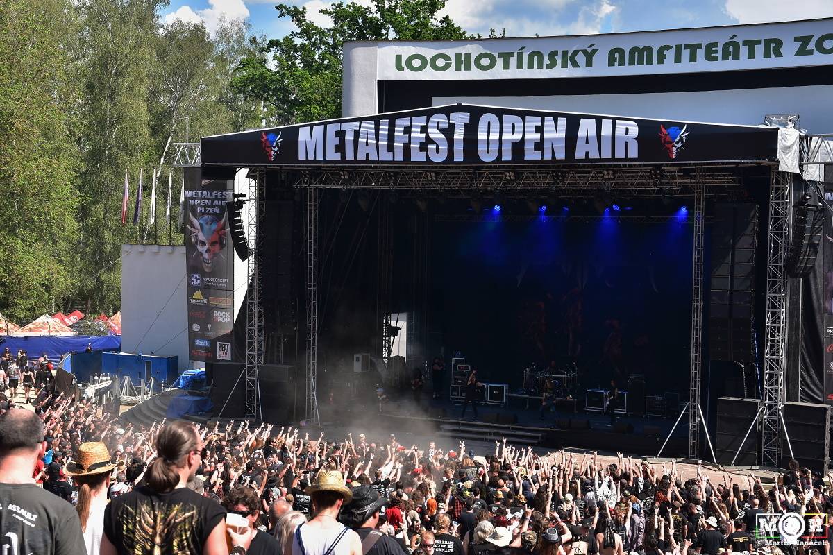 Metalfest v Plzni gradoval za pekelného počasí. Zahráli Arch Enemy, Almanac i Korpiklaani