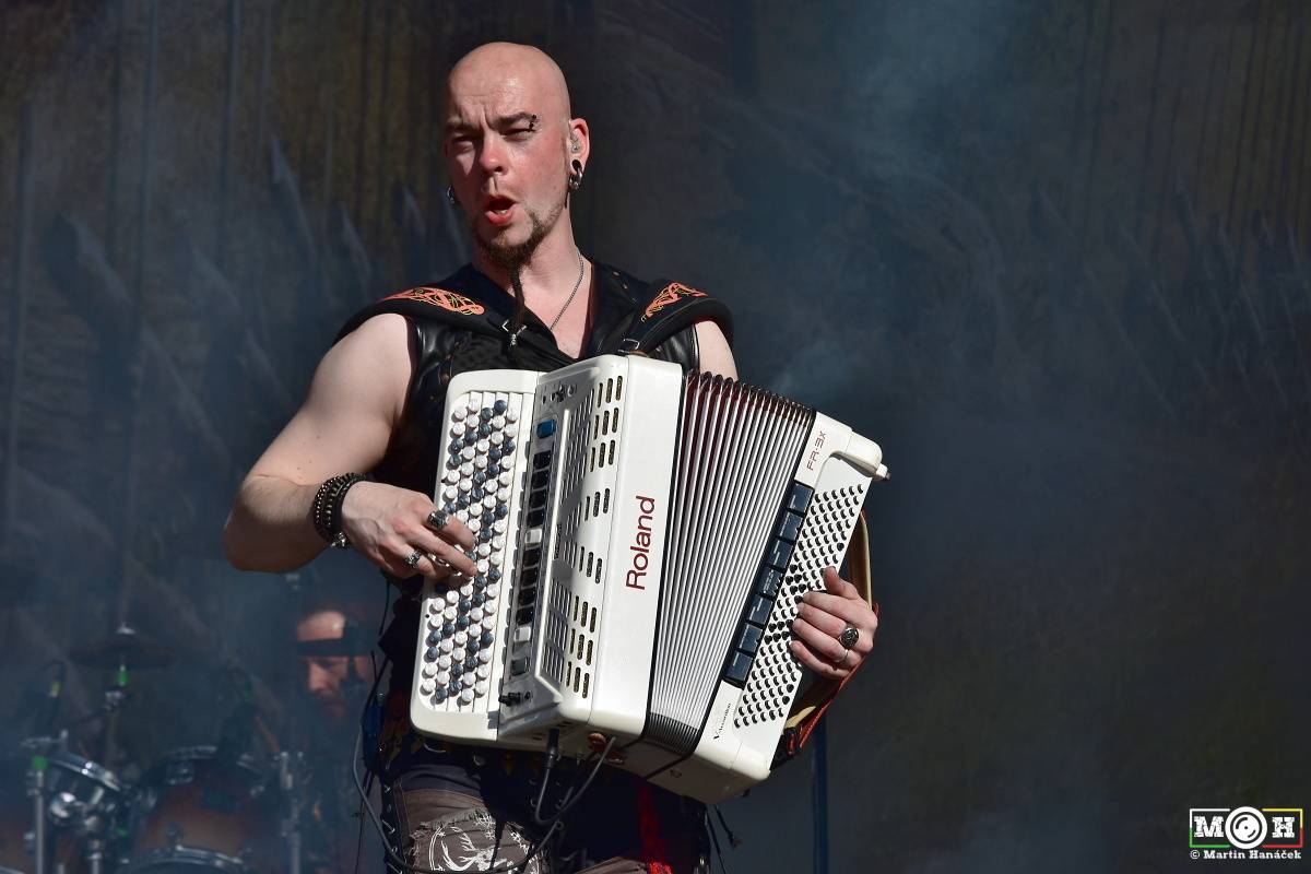 Metalfest v Plzni gradoval za pekelného počasí. Zahráli Arch Enemy, Almanac i Korpiklaani