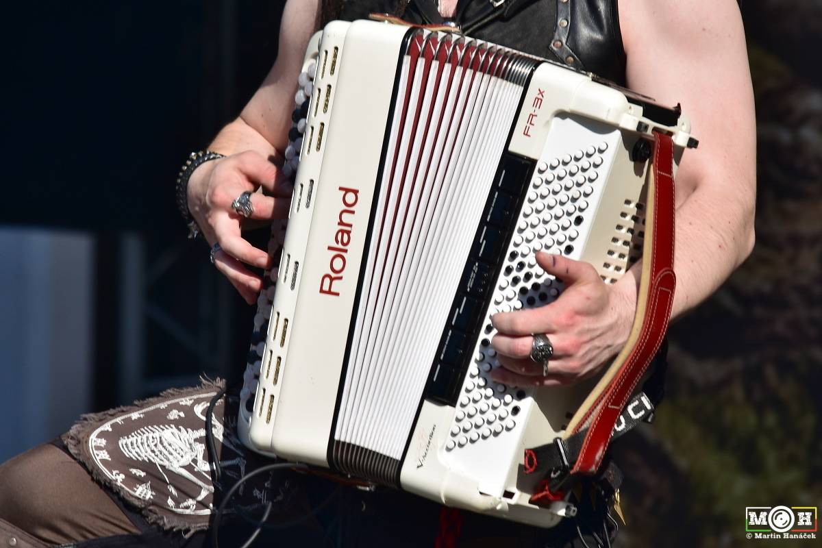 Metalfest v Plzni gradoval za pekelného počasí. Zahráli Arch Enemy, Almanac i Korpiklaani