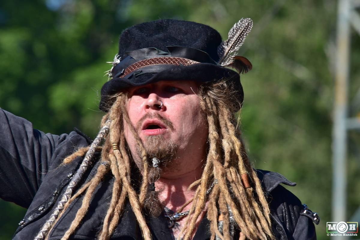 Metalfest v Plzni gradoval za pekelného počasí. Zahráli Arch Enemy, Almanac i Korpiklaani